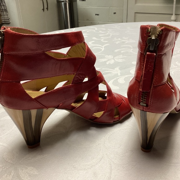 Nine West Leather Open Toe Heels LOOK AT THESE HEELS. STUNNING UNIQUE💃💃💃‼️‼️‼ - Picture 14 of 14